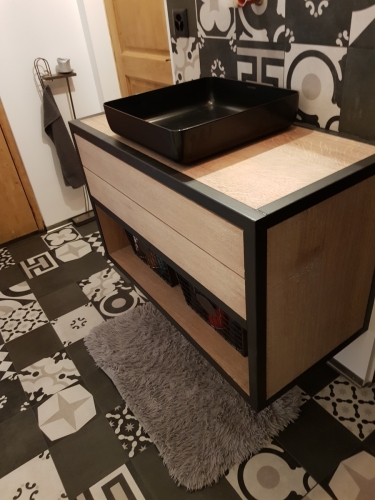 Meuble salle de bain en bois et métal, structure acier et face en chêne massif