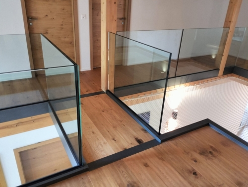 Paroi TV en bois & métal avec meuble suspendu