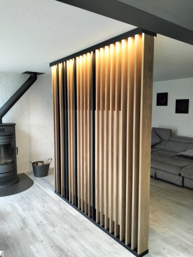 Paroi TV en bois & métal avec meuble suspendu